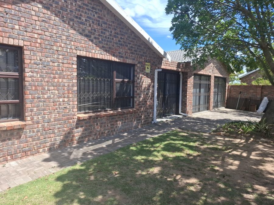 To Let 3 Bedroom Property for Rent in Wavecrest Eastern Cape